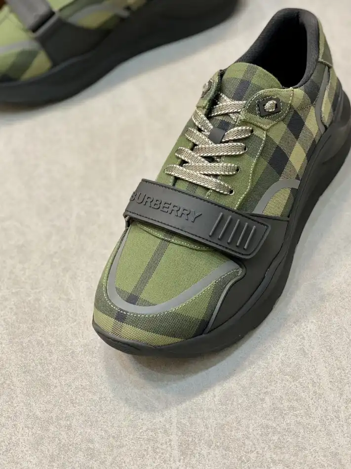 hype Burberry Sneakers