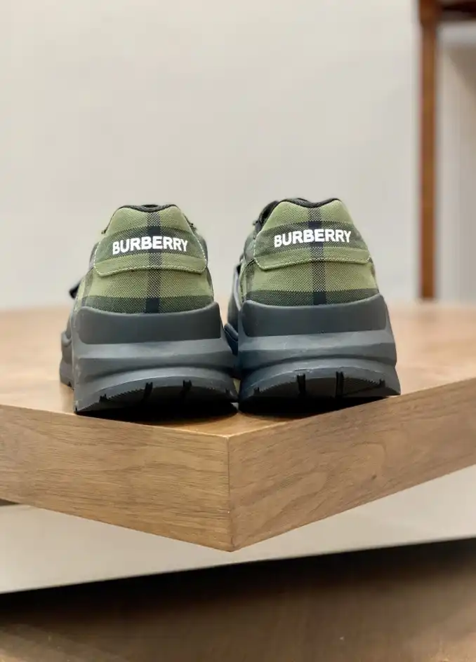 hype Burberry Sneakers