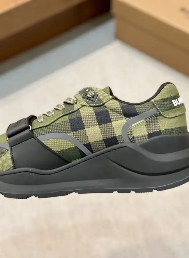 hype Burberry Sneakers