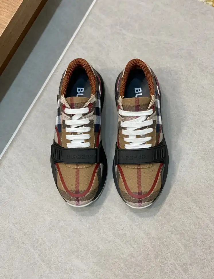 hype Burberry Sneakers