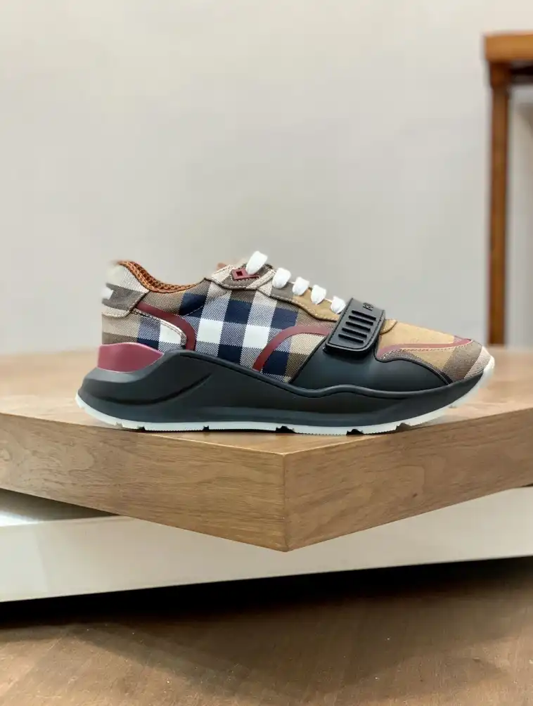 hype Burberry Sneakers