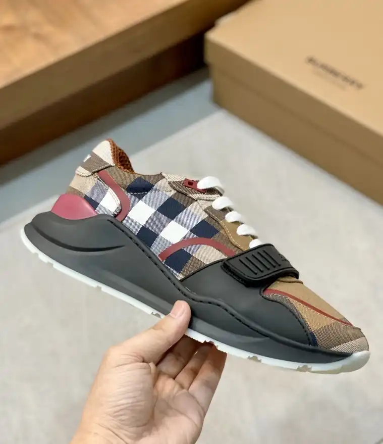 hype Burberry Sneakers