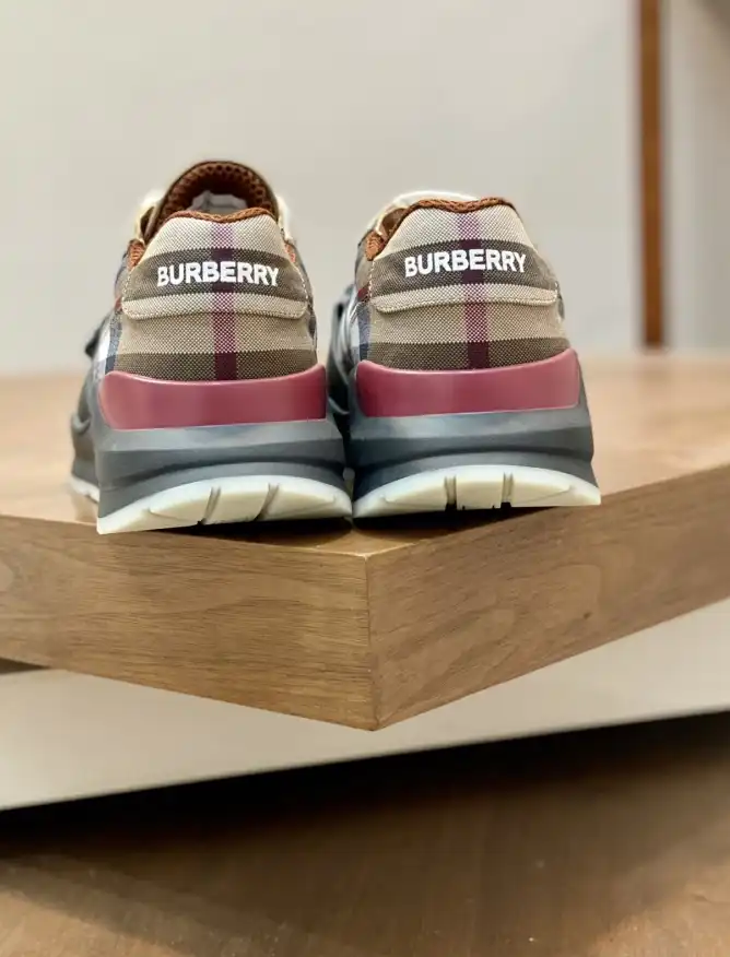 hype Burberry Sneakers