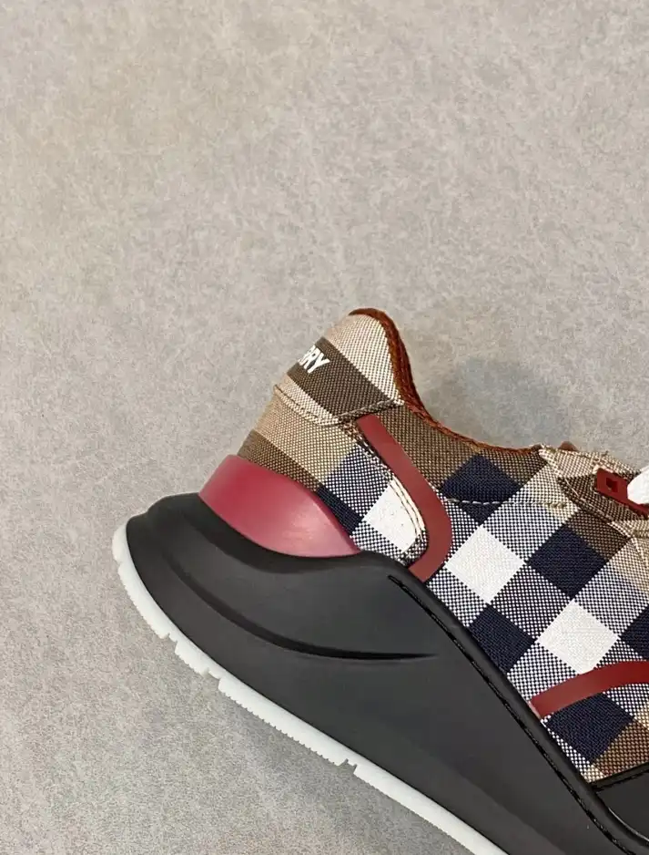 hype Burberry Sneakers