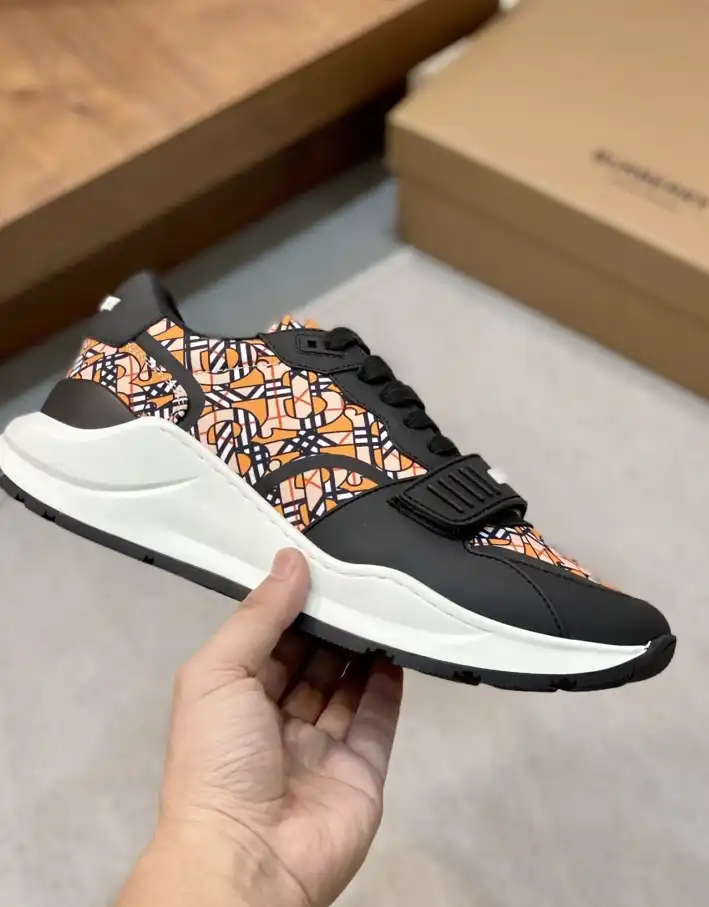 hype Burberry Sneakers