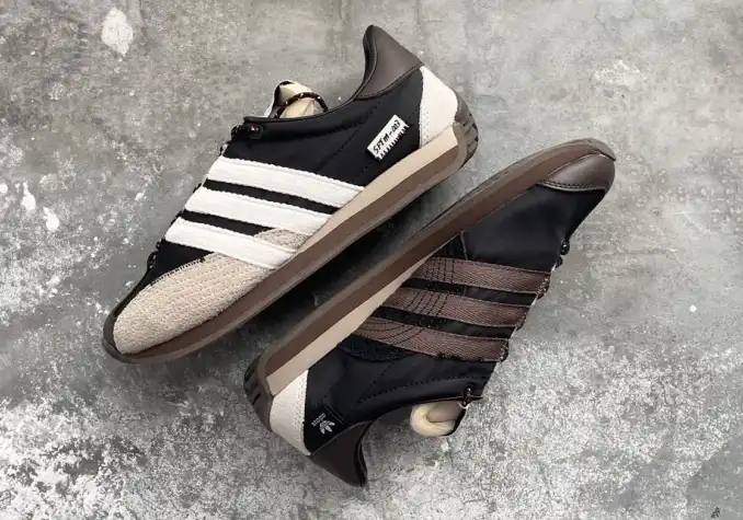 hype Adidas Sneakers