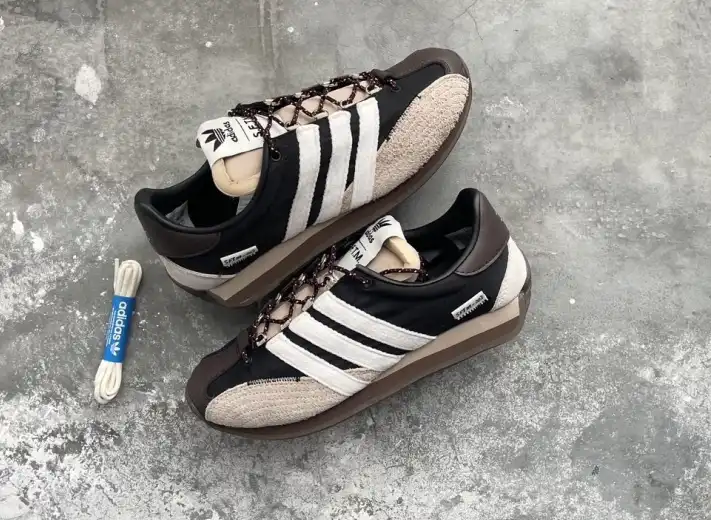 hype Adidas Sneakers