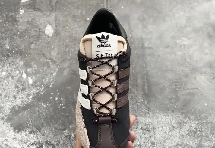 hype Adidas Sneakers