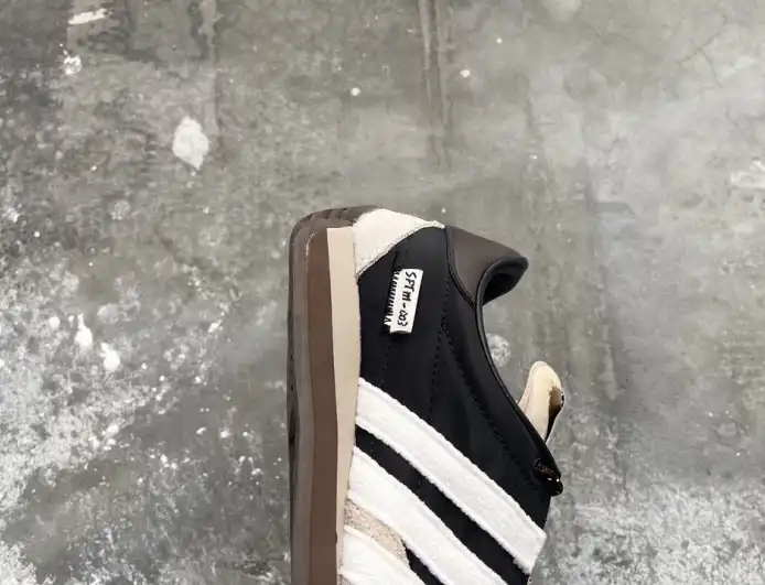 hype Adidas Sneakers