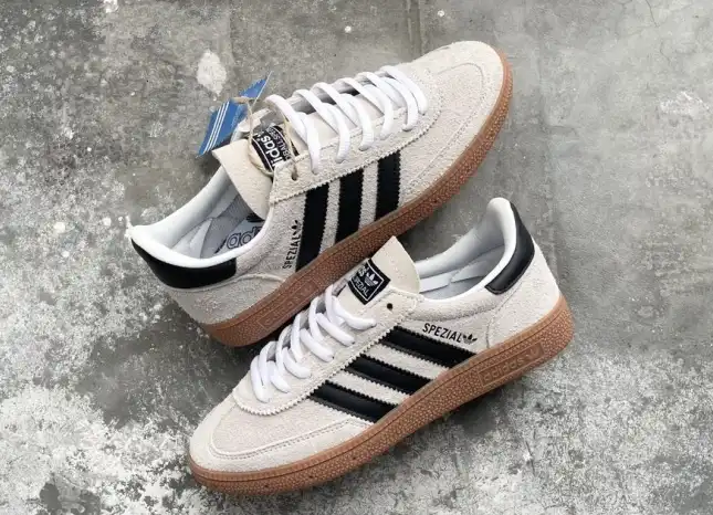 hype Adidas Sneakers