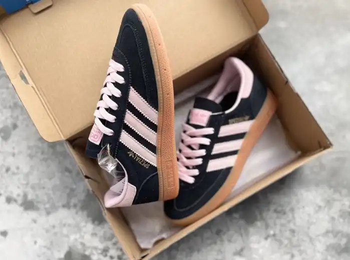 hype Adidas Sneakers