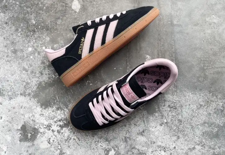 hype Adidas Sneakers