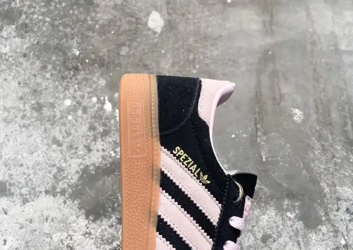 hype Adidas Sneakers