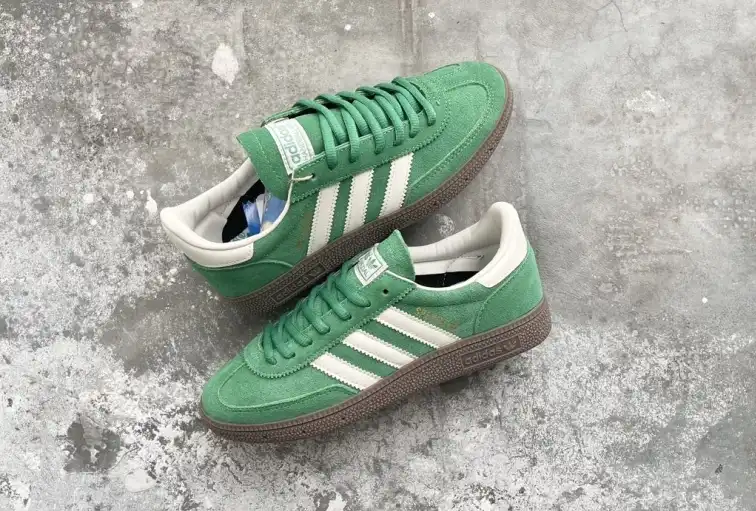 hype Adidas Sneakers