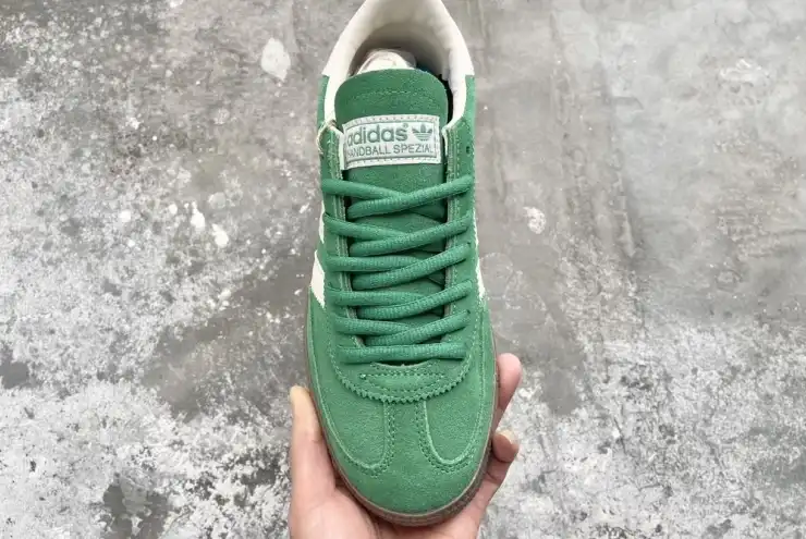 hype Adidas Sneakers