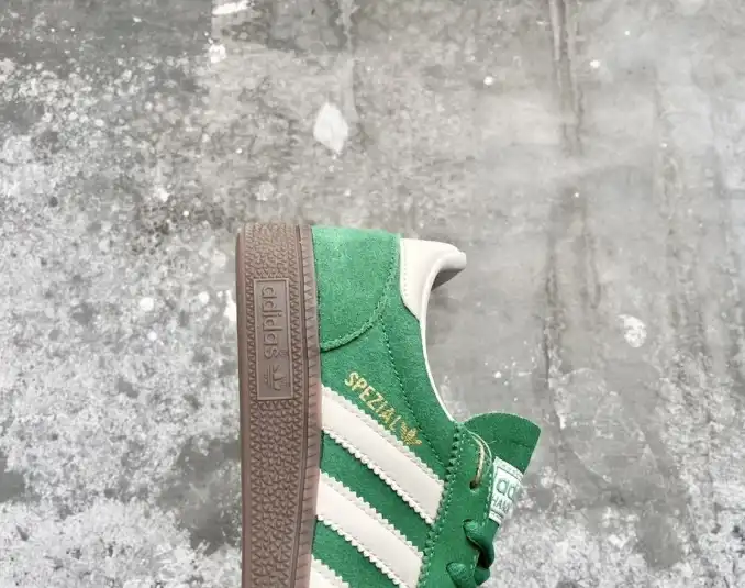 hype Adidas Sneakers