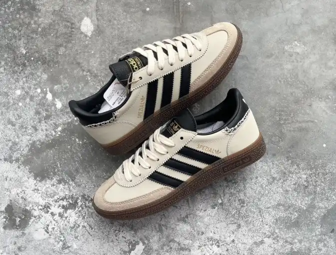 hype Adidas Sneakers