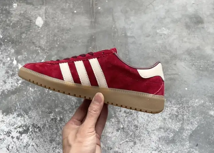 hype Adidas Sneakers