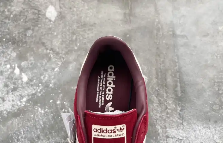 hype Adidas Sneakers