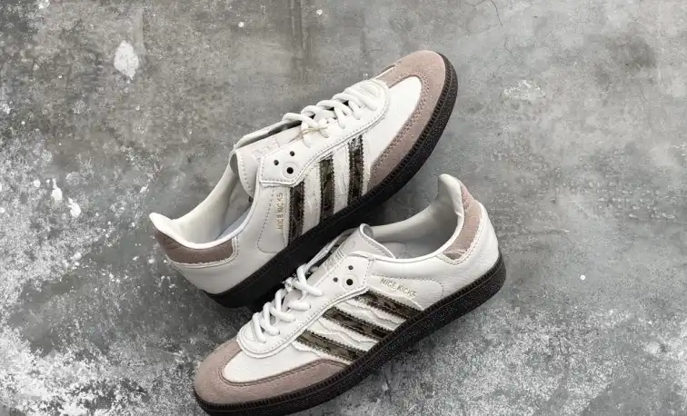 hype Adidas Sneakers