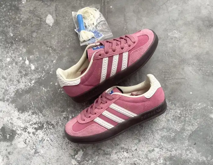 hype Adidas Sneakers