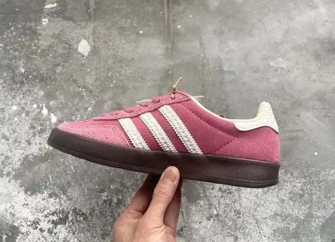 hype Adidas Sneakers