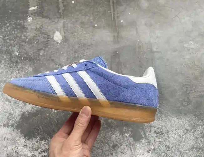 hype Adidas Sneakers