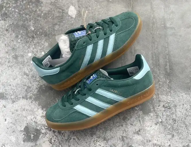 hype Adidas Sneakers