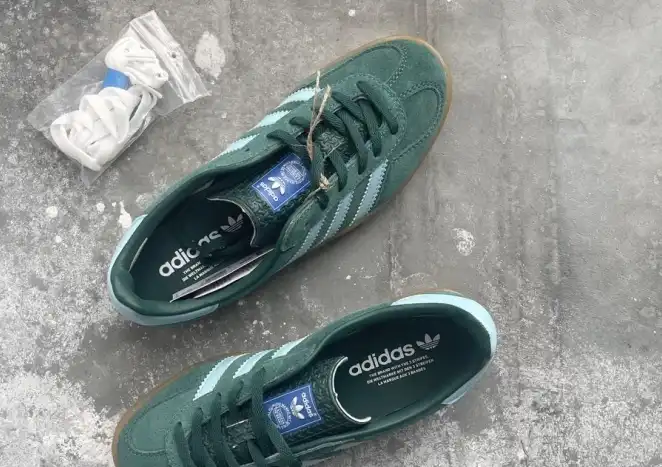 hype Adidas Sneakers