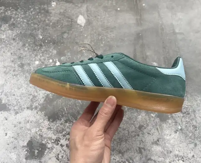 hype Adidas Sneakers