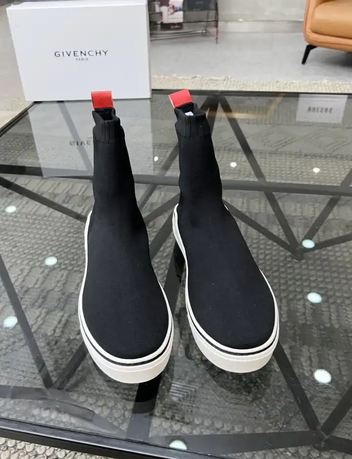 hype Givenchy Sneakers