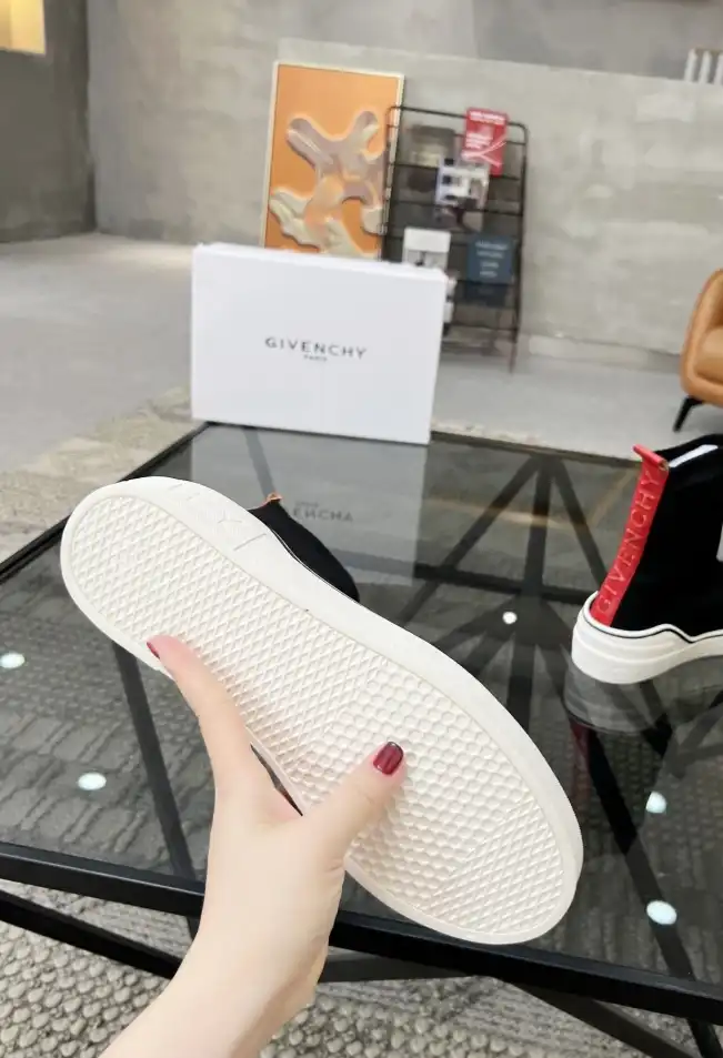 hype Givenchy Sneakers