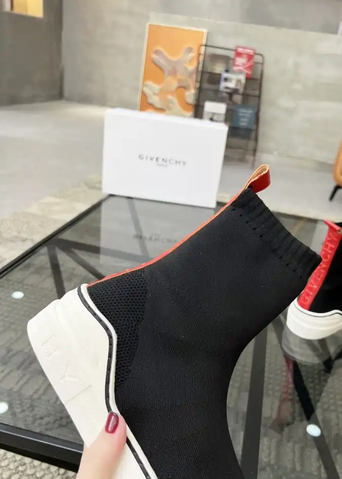 hype Givenchy Sneakers