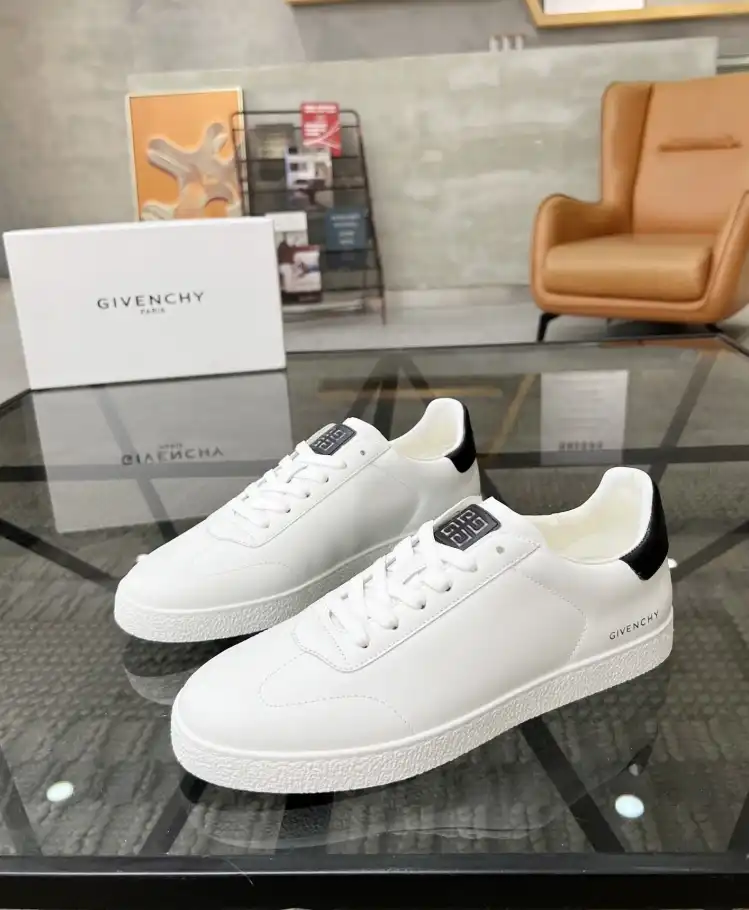 hype Givenchy Sneakers