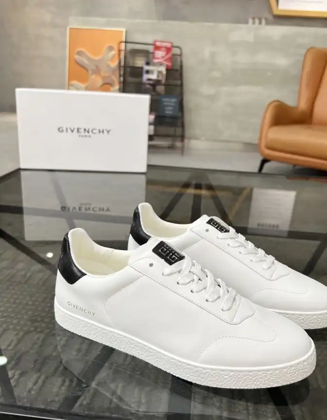 hype Givenchy Sneakers