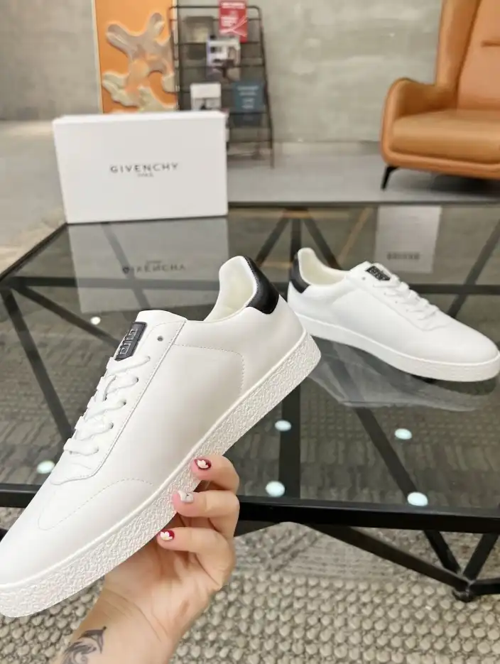 hype Givenchy Sneakers