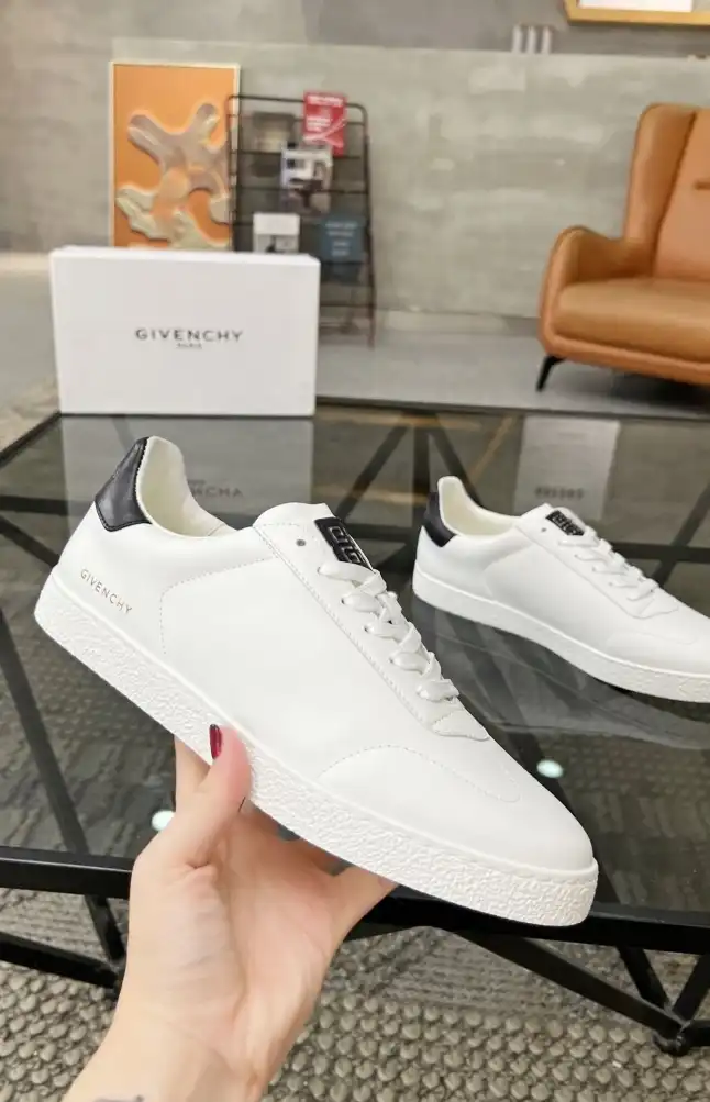 hype Givenchy Sneakers