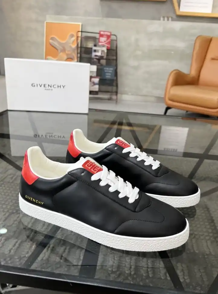 hype Givenchy Sneakers