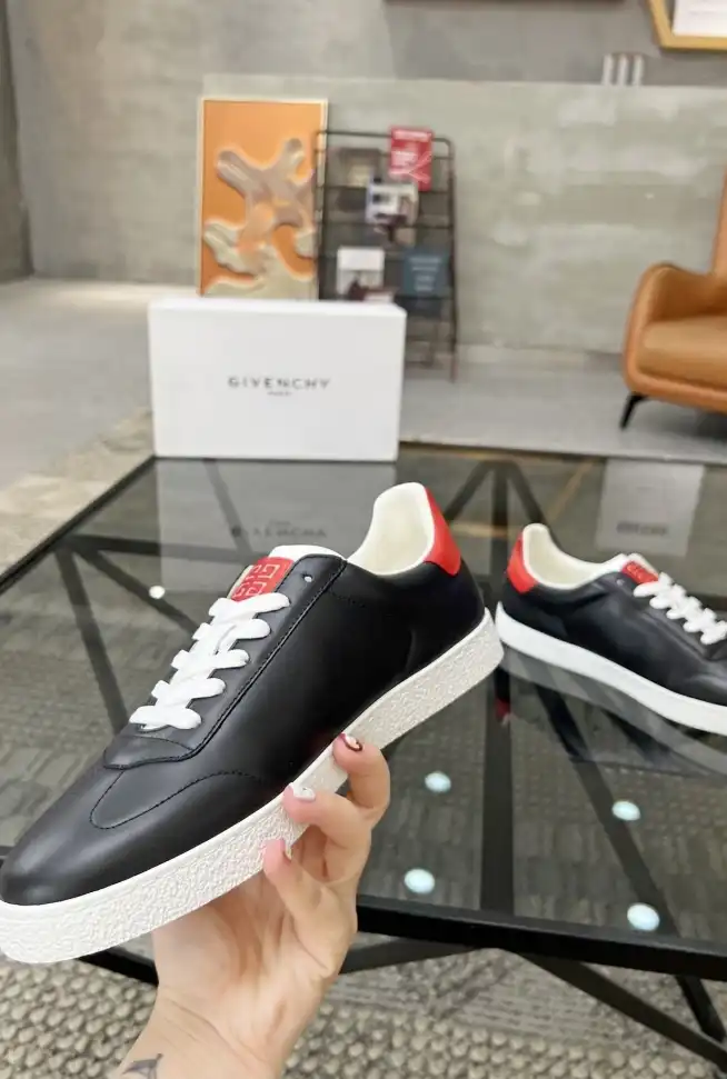 hype Givenchy Sneakers