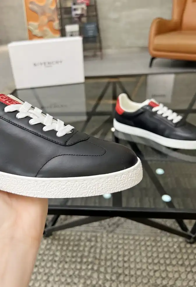 hype Givenchy Sneakers