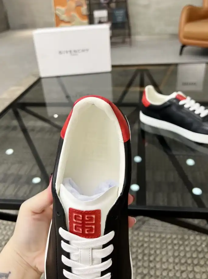 hype Givenchy Sneakers