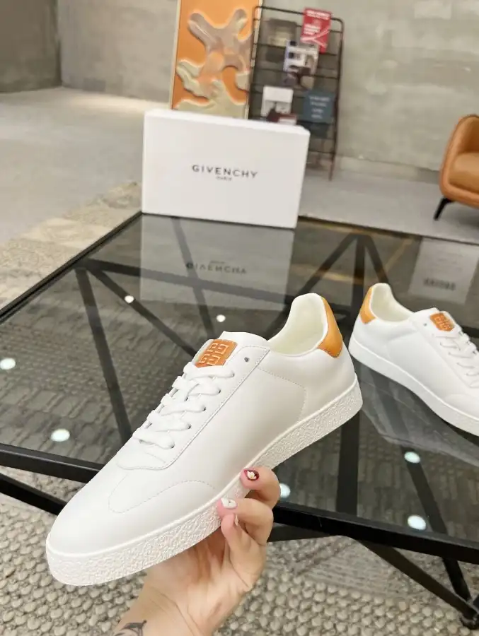 hype Givenchy Sneakers