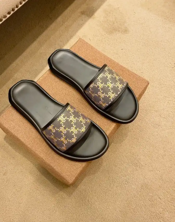 hype Gucci Slippers