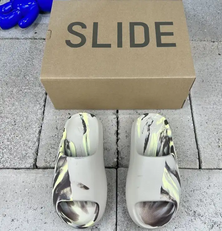 hype Adidas slippers