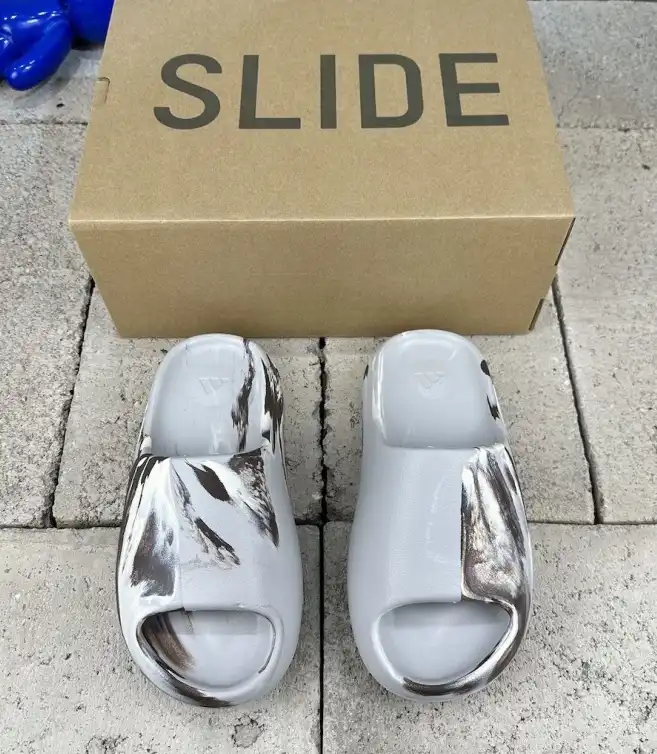 hype Adidas slippers