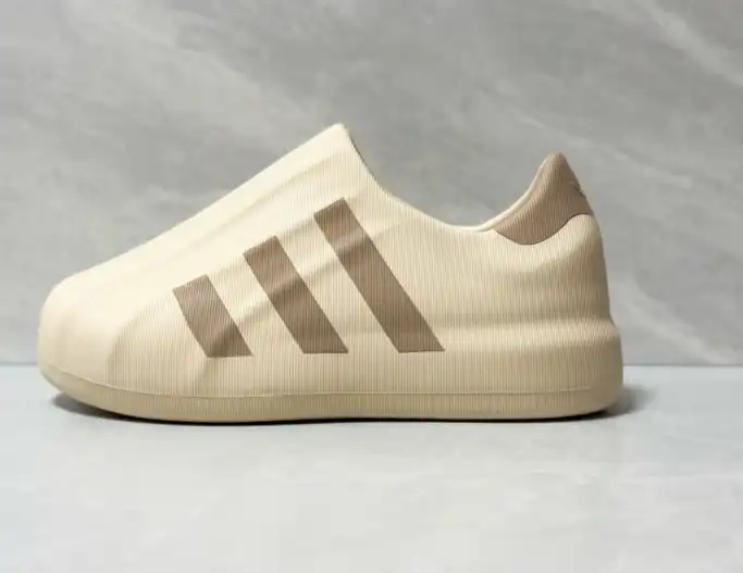 hype Adidas Sneakers