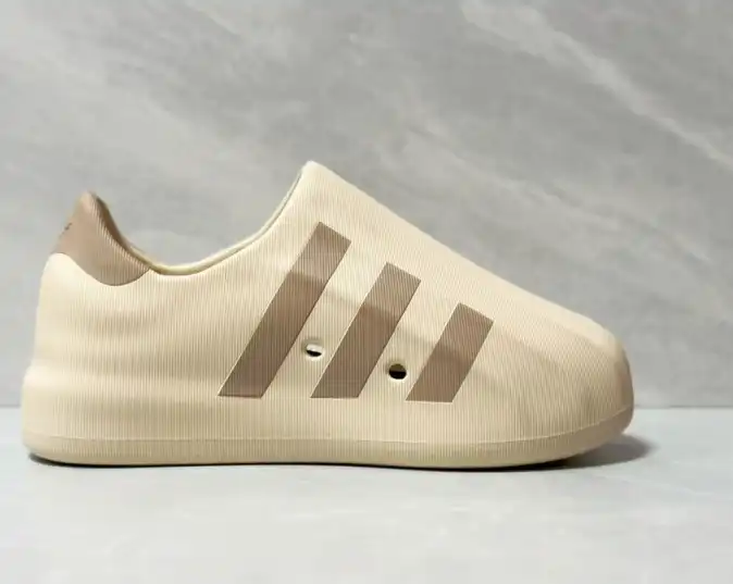 hype Adidas Sneakers