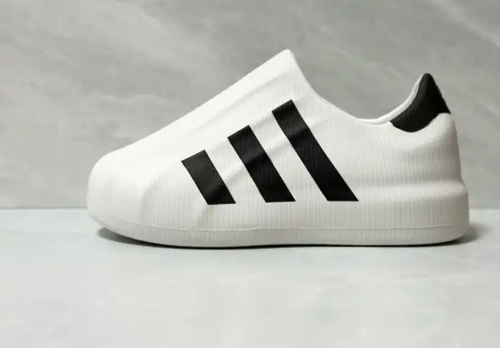 hype Adidas Sneakers