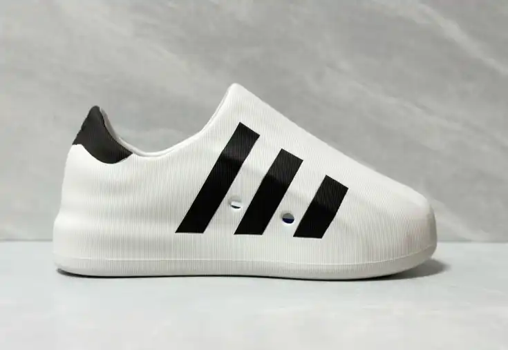 hype Adidas Sneakers