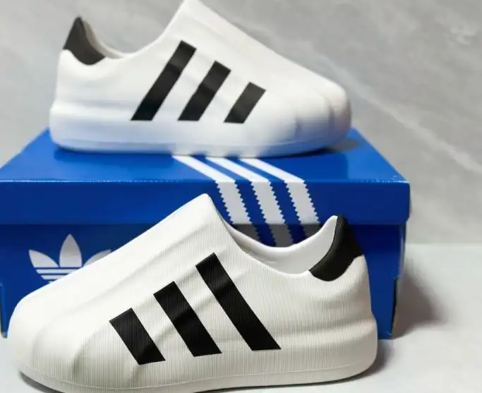 hype Adidas Sneakers